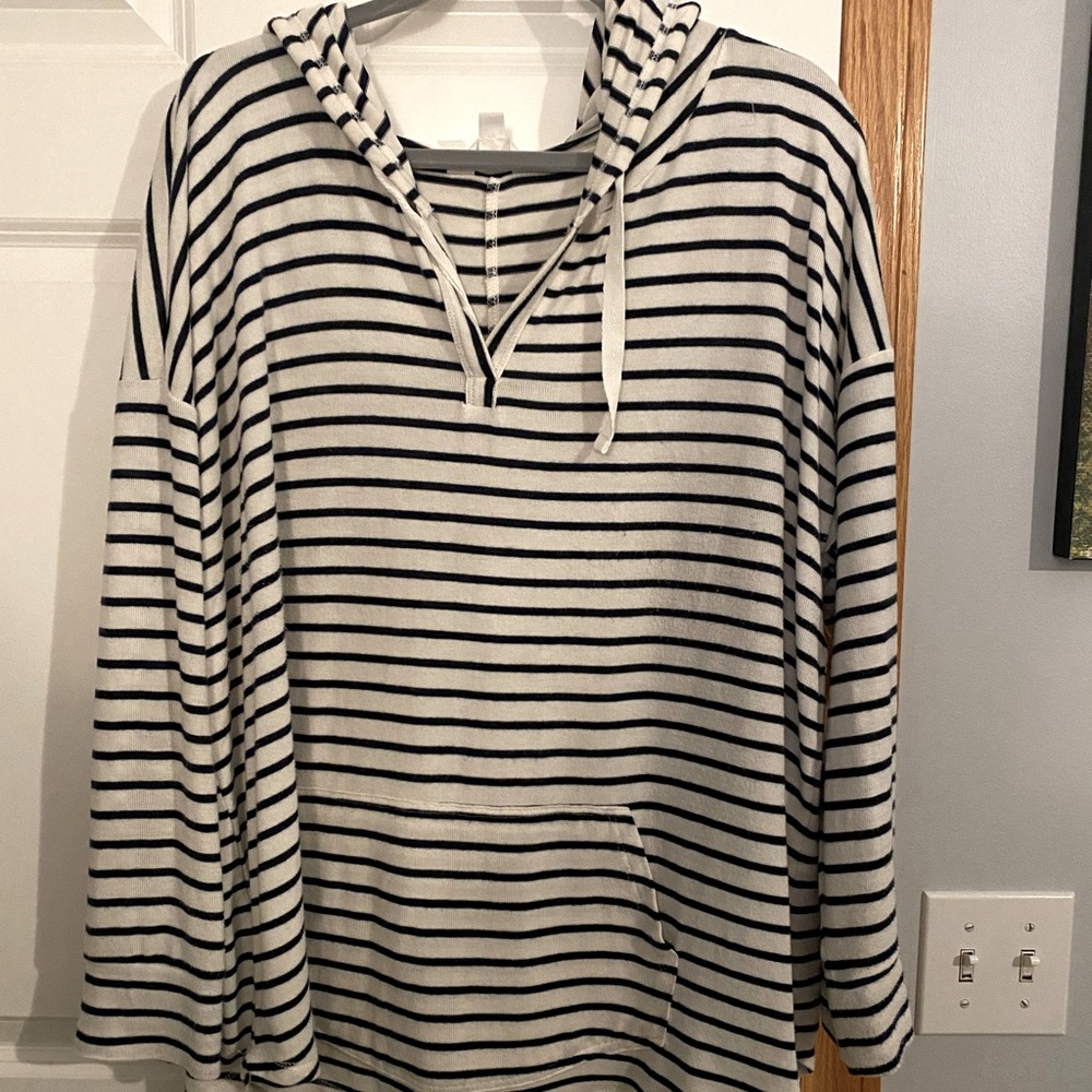 Market & Spruce Long sleeve hoodie